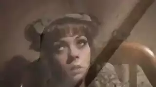 شقراء جميلة قادمة للمشاركة أمام المثليين