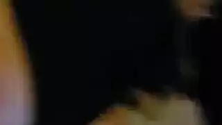 سمراء ناضجة تستمتع بلعب فردي صريح