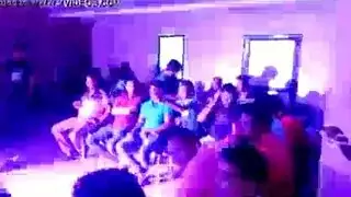 جلسة نكاح مراهقة على أريكة ضخمة