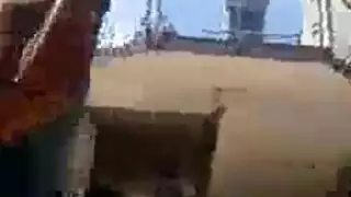 أم لاتينية تأخذ قضيب حبيبها بينما الزوج مسافر