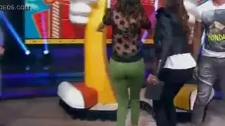 باربرا كبيرة الصدر تمارس الجنس صريحاً مع جارتها في فيلم إباحي