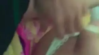 امرأة رومانية مارس الجنس من الصعب من قبل رجل مع صاحب الديك