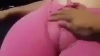 كس عربي منتفخ يتمدد بقضيب كبير