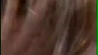 المراهقة شقراء الشعر تحصل على كسها يُقصف بعمق في حلقها