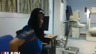 الطبيب ينيك امرئه في العياده