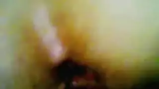أخته نامت جنبه على سرير ذوبها