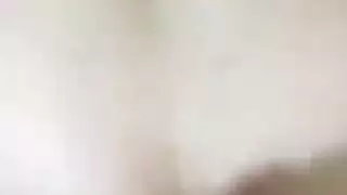 فتاة نهمة تمص القضيب ثم تأخذه شرجيًا