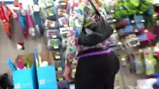 زوج خائن يحصل على مصة من فتاة شقراء عاهرة بجواره