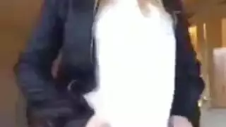 بنت ترقص تهز طيزها