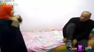 مصرية محجبه تتناك من عيل قد ابنها
