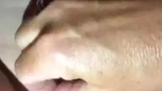 العاهرة الصغيرة جينا تستحم مع قضيب العجوز المنتصب العملاق