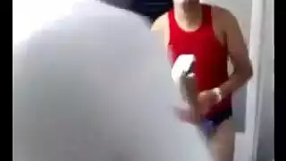 بينيك امو في كسها وهي نايم