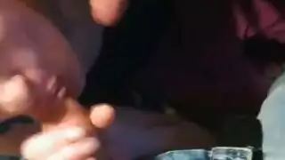 يصرخ من لذة النيك