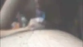 فتاة تأخذ قضيبين وهزاز