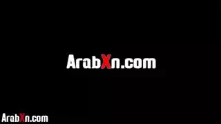مراهقة وقحة تأخذ قضيبًا كبيرًا في فيلم إباحي صريح