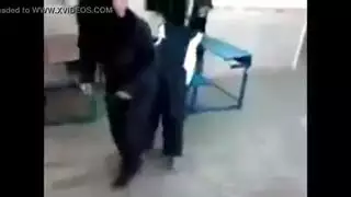 طالبة مدرسة صغيرة تستغل من أجل الجنس