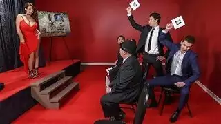 المزايدة على أنجيلا وايت تنتهي بجنس جماعي