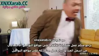 أوضة ثلاثية: عارضات طويلات الأرجل في حركة صريحة وصعبة