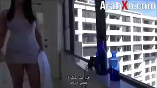 الأخت الشقيقة المثيرة تفرك أخاها فعل غير خاضع للرقابة