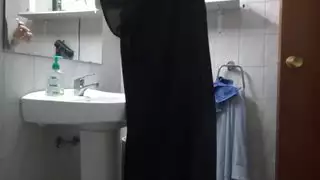 الزوجة المطيعة تأخذ قضيب نائب الرئيس الصلب بعمق في مهبلها