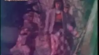 تختنق بثعبانه الضخم