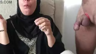 أم عربية مثيرة تأخذ إيلاج مزدوج