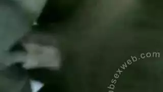 المراهقة المدللة تحصل على جماع فموي قاسٍ