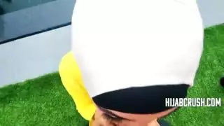 محجبة جديدة شقية تتعلم البلع العميق