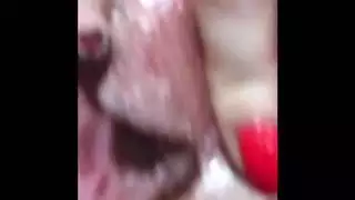 مشهورة عربية من لبنان تتحول للأفلام الإباحية من أجل المال