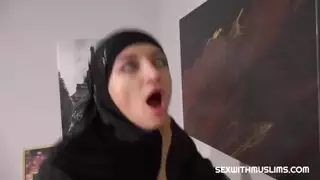 موعد في المركز التجاري يتحول لتصوير إباحي