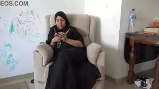 كشف ربيب لقضيبه لزوجة أبيه يؤدي إلى خيال ثلاثي