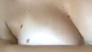 فتاة لطيفة تحب القضيب السميك وتضاجع حتى النشوة المتبادلة