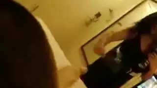 تعطي لرجلين حلماتها ويمرضون