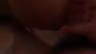 رجل صديقة خائنة يتلقى مص عميق من بلاتينيوم سكاي في علاقة ساخنة