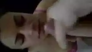 هؤلاء الجمال الهاويات يصورن أفلام إباحية لدفع الفواتير