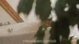 نشر للساقين للاستمناء: لعب الكسيس كريستال الصباحي بفرجها قبل المدرسة