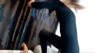 نايلون أزرق شفاف يغري كسها الضيق