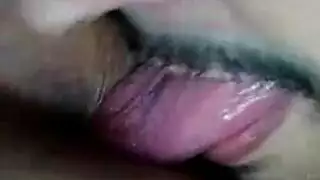 شباب يملئون الفتحتين في مشهد جماعي صريح
