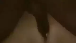 امرأة بدينة تأخذ قضيب حمار ضخم بقوة