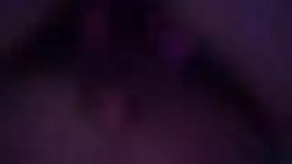 الزوج الأكبر يشاهد زوجته تمارس الجنس مع زوجين شباب بشراسة