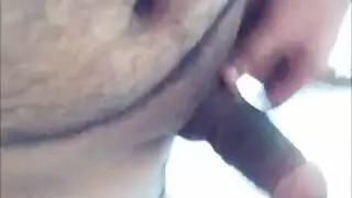 الرجل الذي يلعب مع نفسه من مواخرته