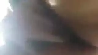 شقراوات عاهرات تتبادل اللعاب في ثنائي جنسي صريح