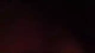 العاهرة البريطانية تخلق ضجة بهزة الجماع الصاخبة