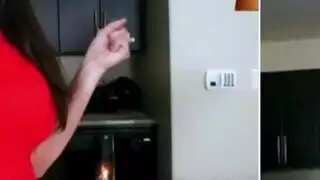 بنتين يناموا بعض بعنف