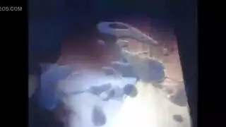 فتاه يدها تلصق علي الطاوله سكس