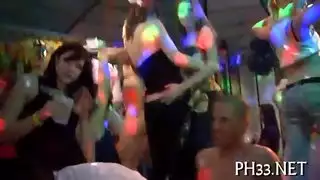 غسل الشعر بفرشاة الشعر المفضلة لدي