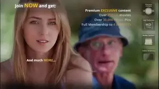 شاب يضرب معلمته ذات البشرة الداكنة المخضرمة في درس إكس إكس إكس