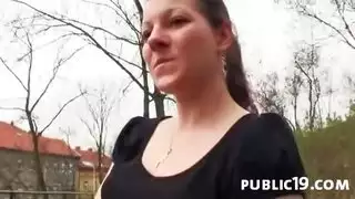 حركة فردية في الخارج وعيون غريب عليّ