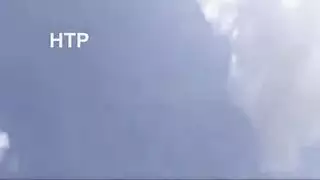 فتاة مثيرة تلعب بفرجها بمفردها استمناء حميم في غرفة النوم