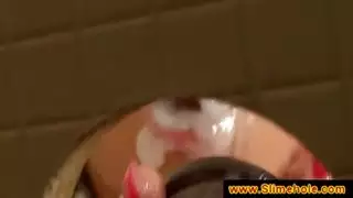 بالكاد يرتدي غمضة نائب الرئيس ويمتص الديك